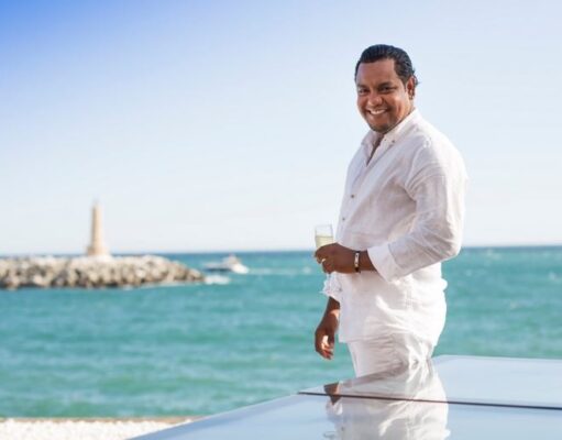 Tony Remol: El cantante dominicano que conquista Ucrania con su talento