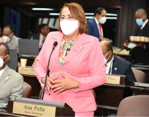 Diputada Ana María Peña es coautora de resolución que declara y reconoce a mujeres de mérito en toda la geografía nacional