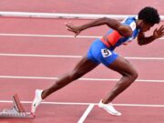 Marileidy Paulino vence a todas sus oponentes en la carrera de 400 metros del jueves en Lausana, Suiza